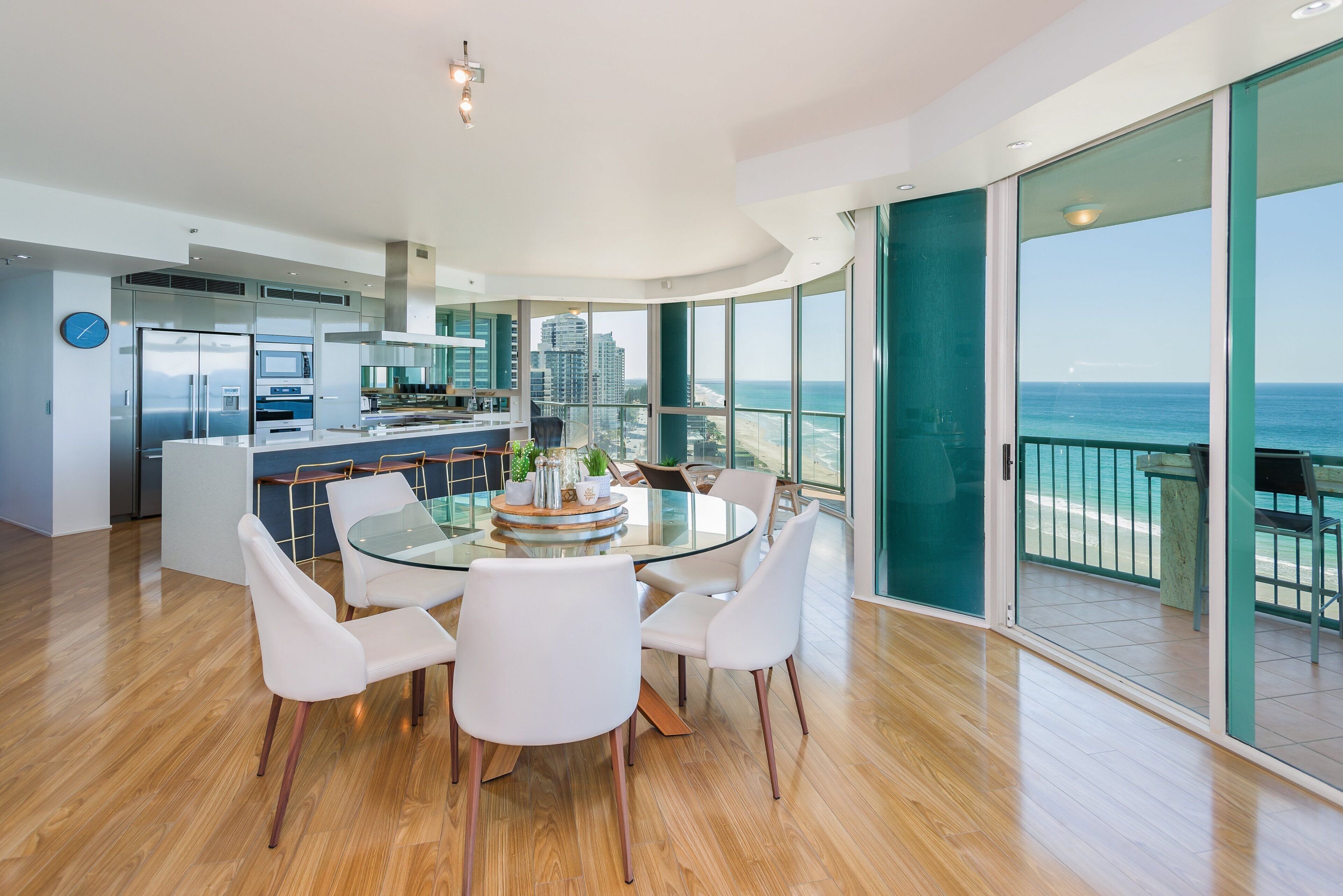 Luxury Oceanfront 3 Bedroom Platinum Sub-Penthouse — image 4