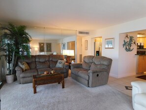 Unclassified image, 3 of 32, button