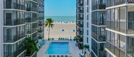 Beach nearby, sun-loungers, beach towels