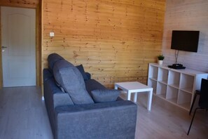 Familien-Ferienhaus | Wohnbereich | 32-Zoll-Flachbildfernseher mit Digitalempfang, Fernseher