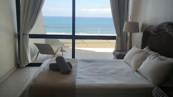3 bedrooms, blackout curtains, iron/ironing board, bed sheets