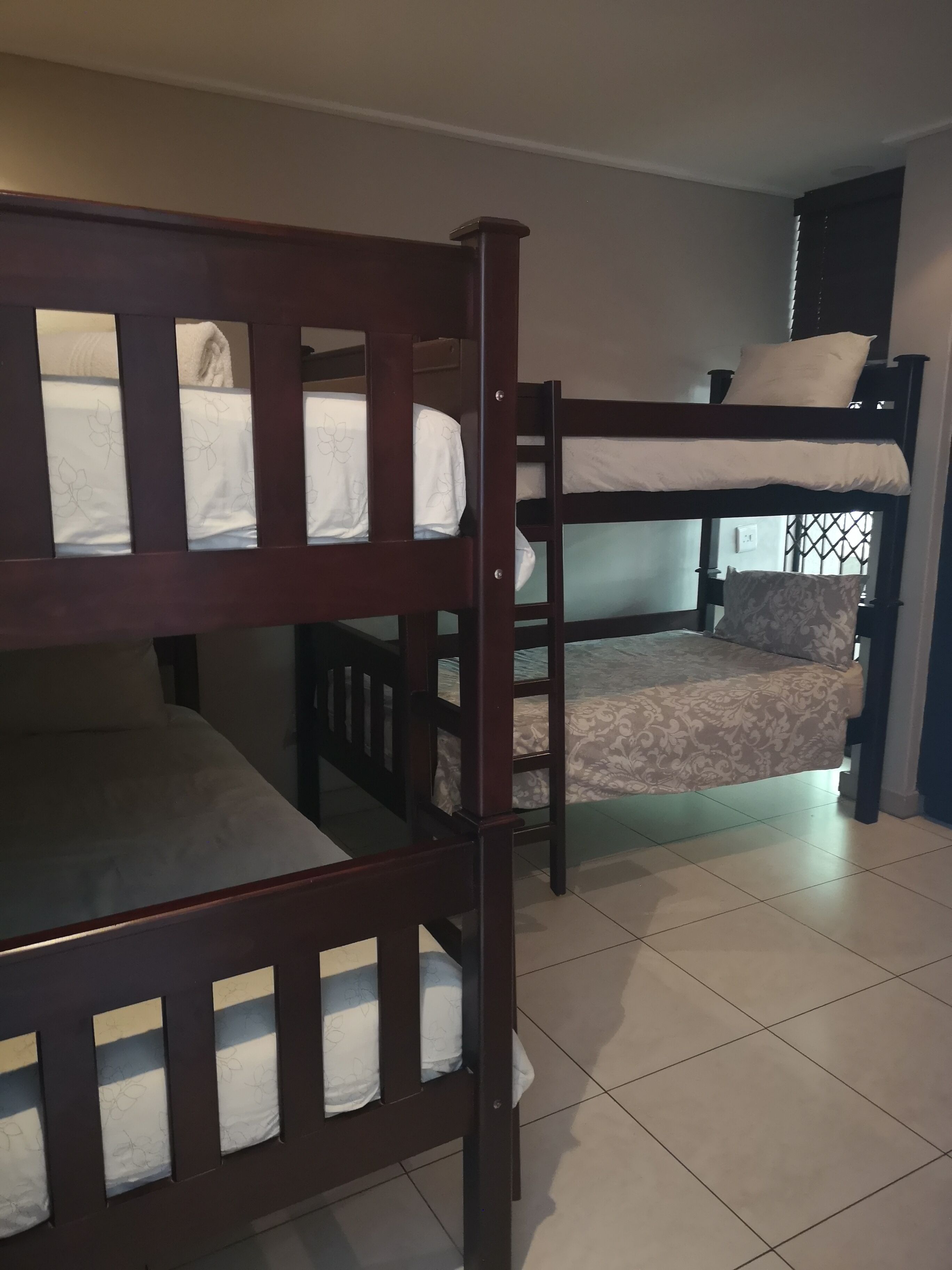 A bunk bed room with a lower bunk and a higher bunk.