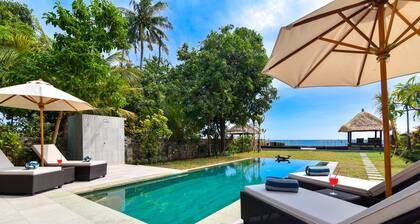 Villa Emerald - Beachfront New Build Villa