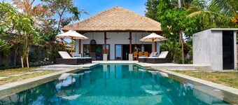 Villa Emerald - Beachfront New Build Villa