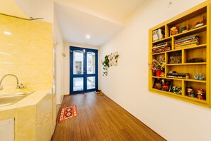 Interior - Nearby Old Quarter - center in Hanoi, Convenient Aparterment (hà nội)