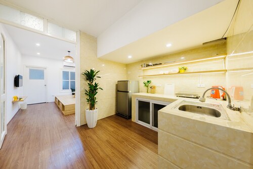 Nearby Old Quarter - center in Hanoi, Convenient Aparterment