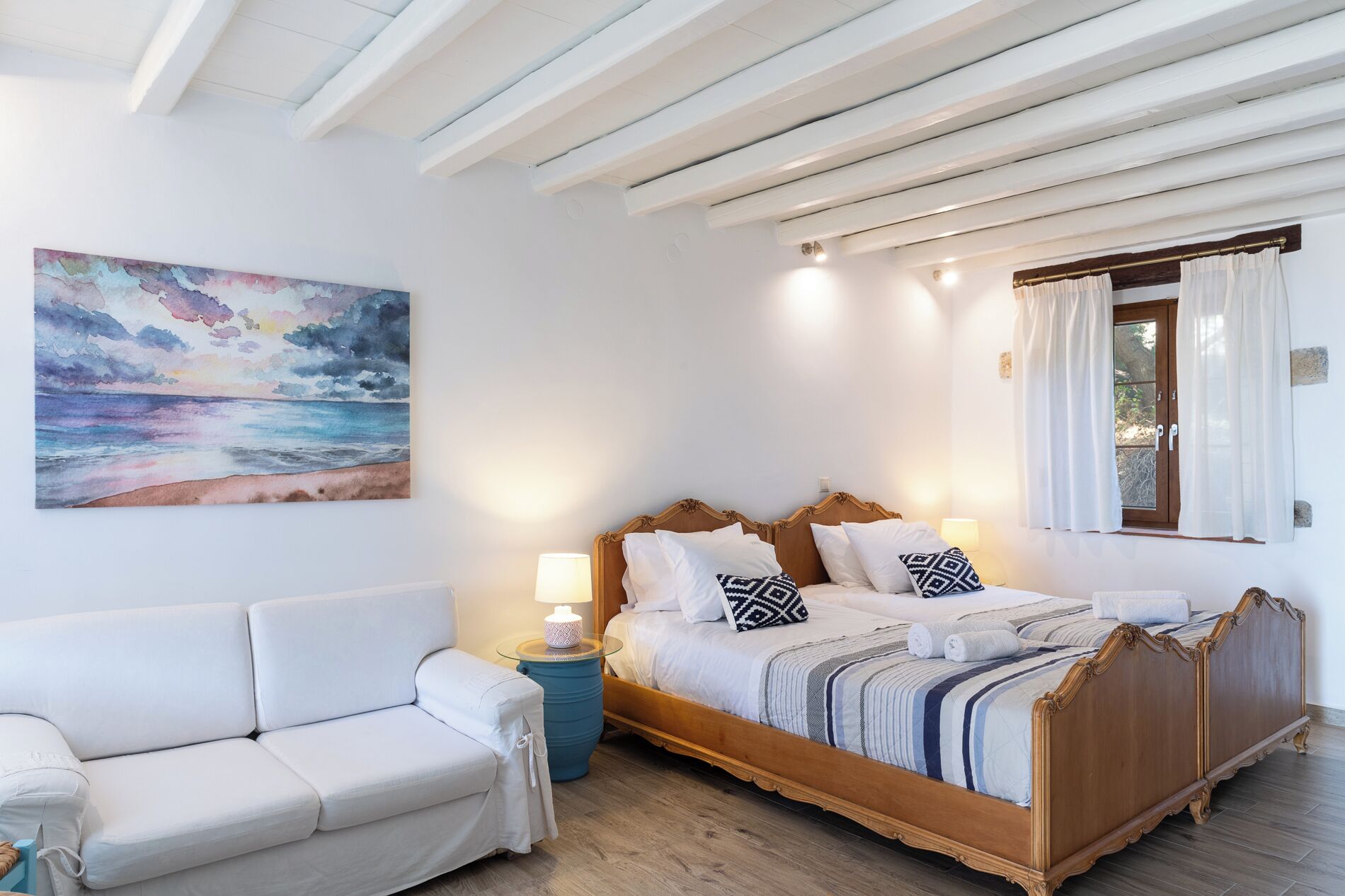 4 bedrooms, iron/ironing board, WiFi (free), bed sheets