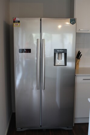 Unclassified image, 3 of 22, button - Island Getaway - Quiet court location  -WIFI  (Cowes)