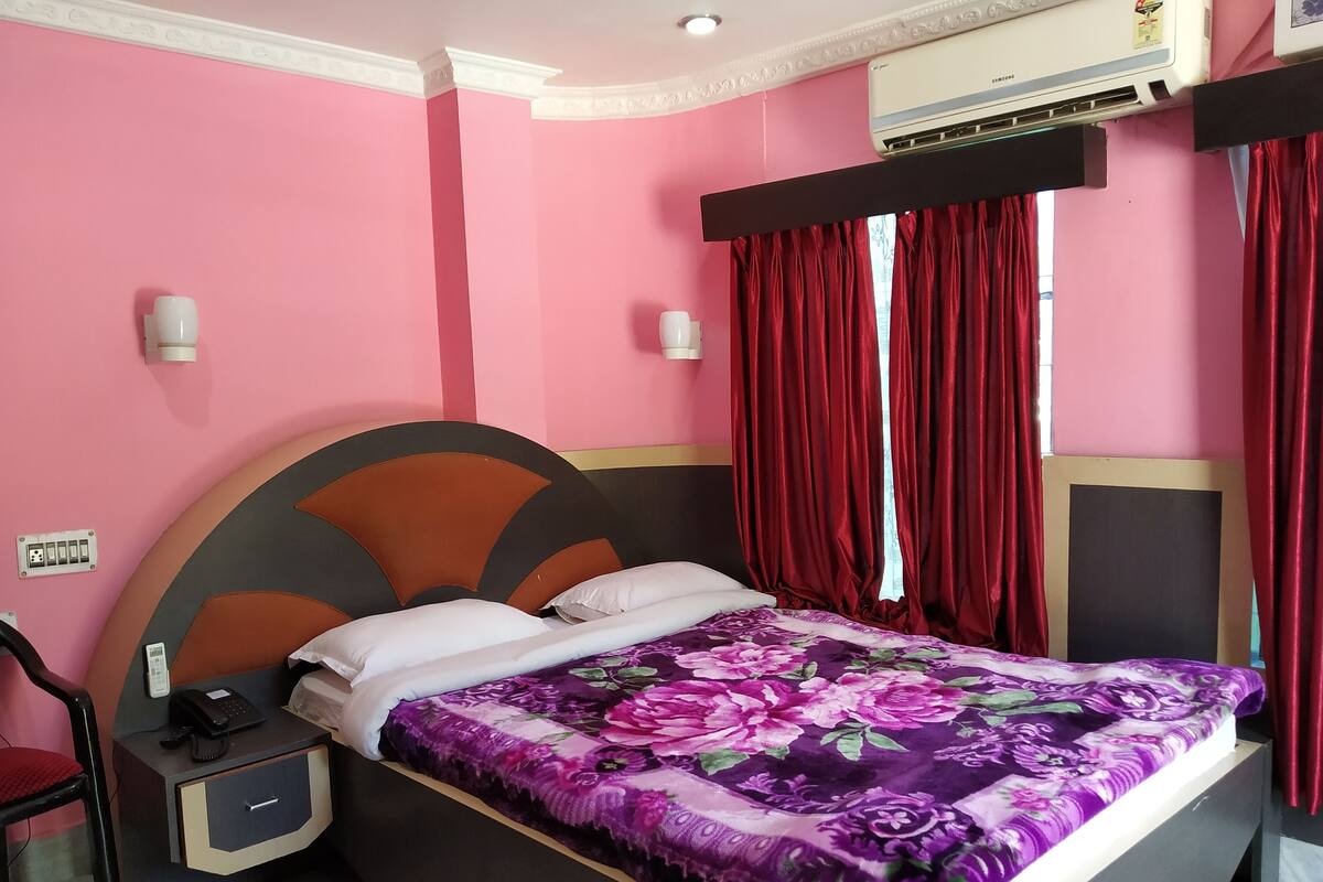 Hypo-allergenic bedding, soundproofing, bed sheets