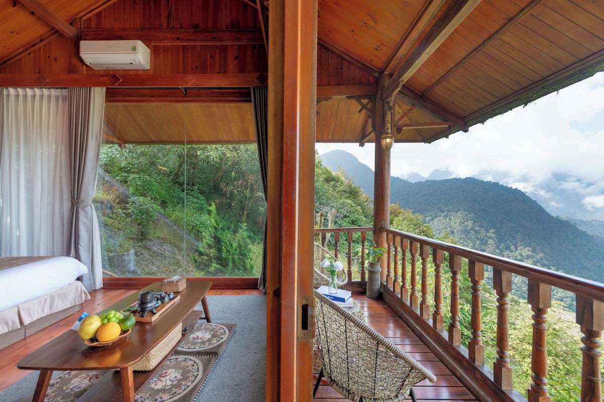 Basic Bungalow, Hill View | Peralatan tempat tidur premium, bar mini, peti besi dalam bilik, meja 
