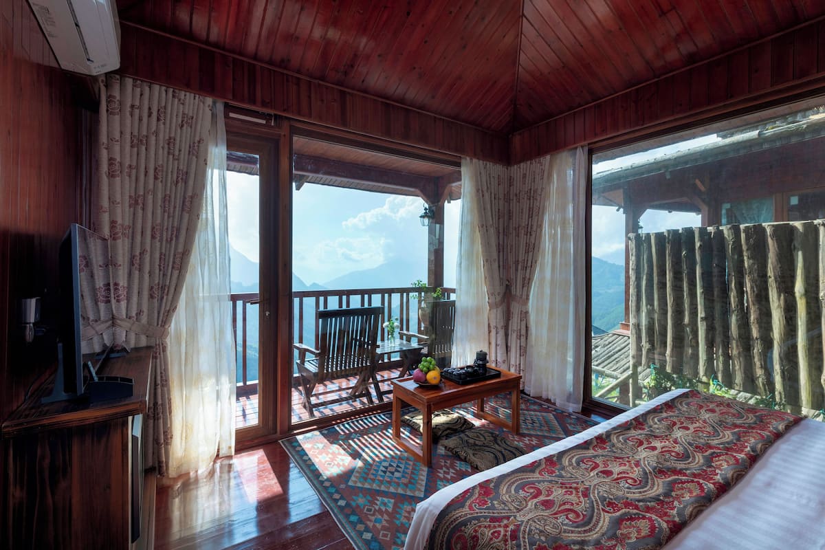 Rose Village King Bungalow | Peralatan tempat tidur premium, bar mini, peti besi dalam bilik, meja 