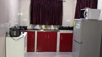 Appartement Confort (Lotus) | Cuisine privée | Grand réfrigérateur, micro-ondes, plaque de cuisson