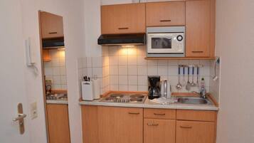 Full-sized fridge, microwave, stovetop, electric kettle