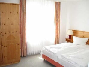 1 bedroom, desk, bed sheets - Parkresidenz Dierhagen (Ostseebad Dierhagen)