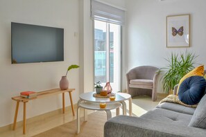 Apartment | Wohnbereich | Fernseher