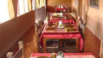 Breakfast, lunch, dinner served; local and international cuisine