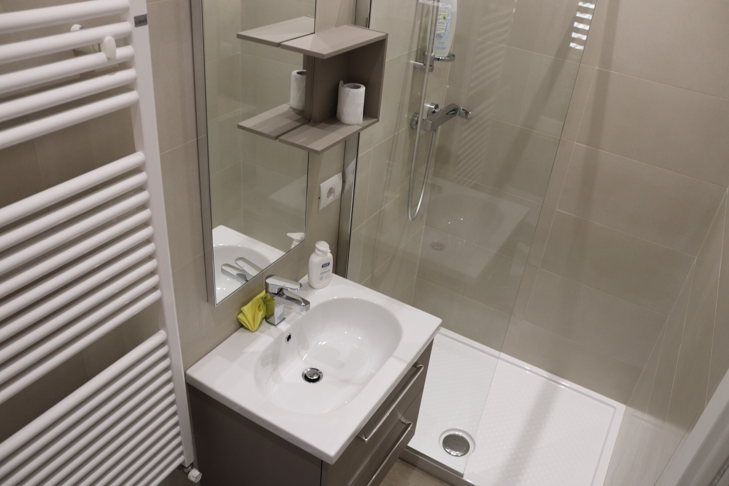 Shower, bidet
