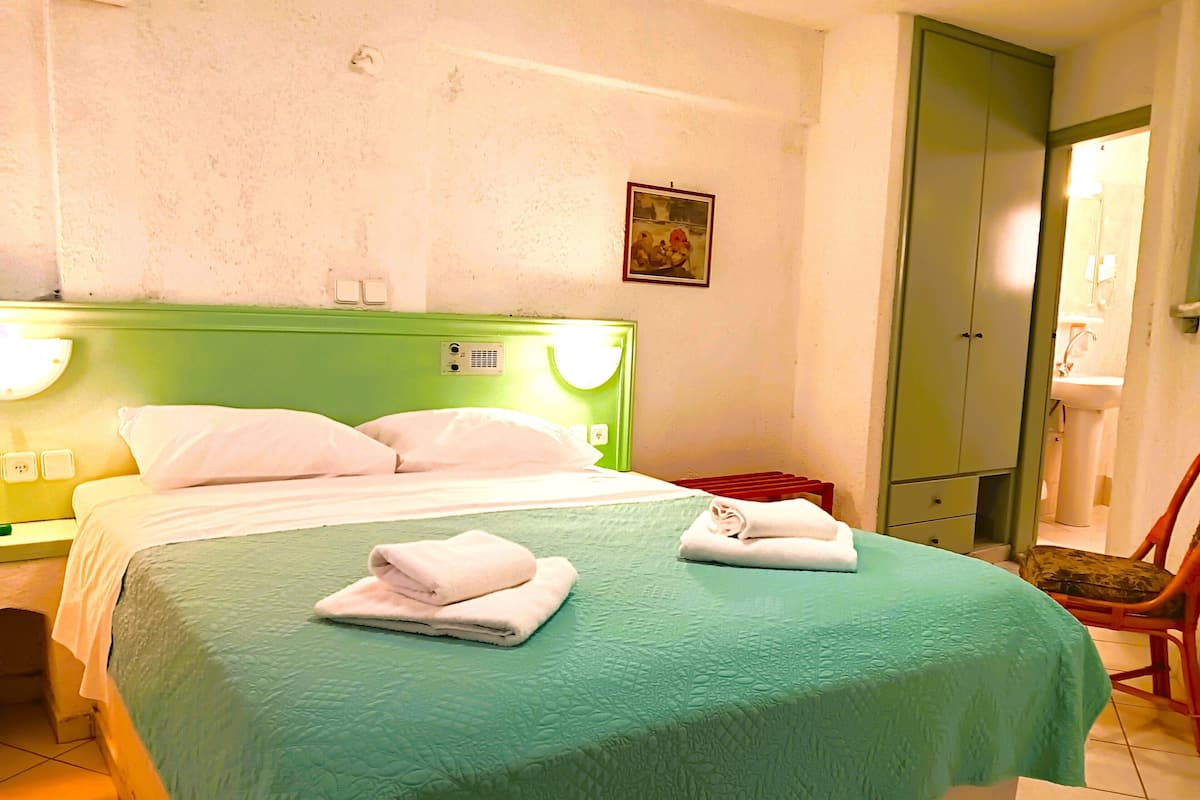Standard Apartment, 1 Bedroom | In-room safe, individually decorated, individually furnished