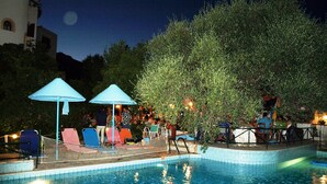 Bar ved bassenget