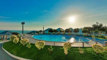 Indoor pool, outdoor pool