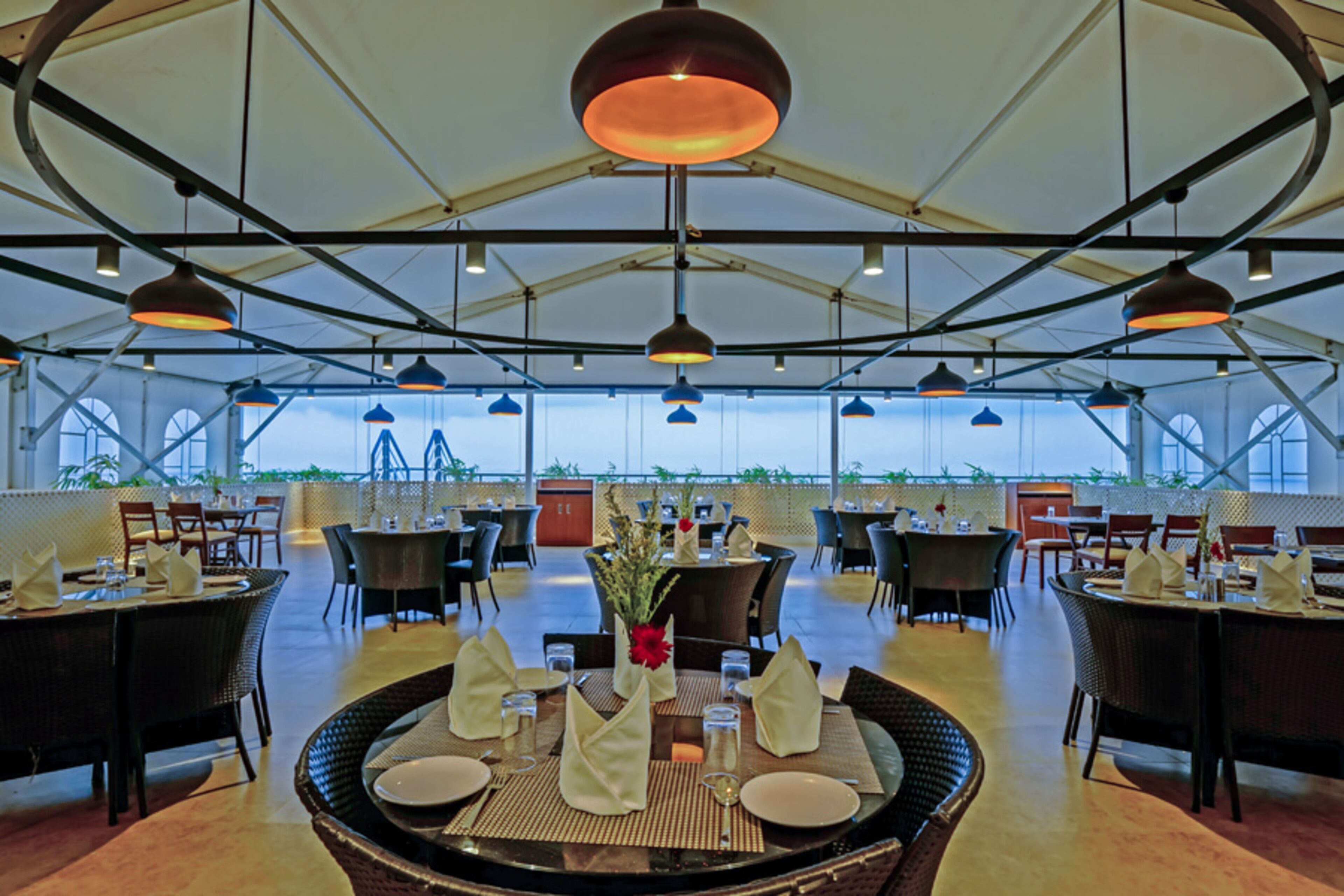 朝食、ランチ、ディナーに営業 (インド料理)