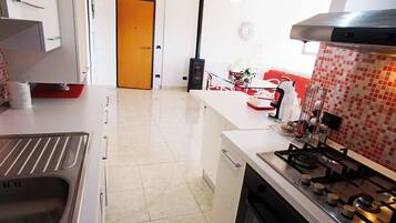 Réfrigérateur, four, plaque de cuisson, lave-vaisselle