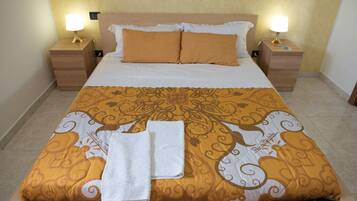 1 Schlafzimmer, Schreibtisch, Reisekinderbett, WLAN