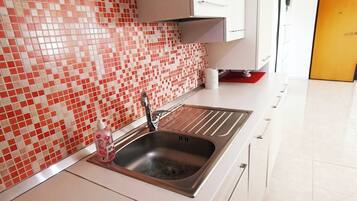 Kühlschrank, Ofen, Herdplatte, Geschirrspüler