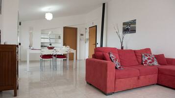 Smart TV, libri, impianto stereo