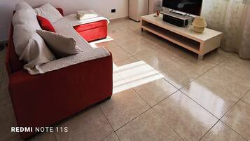 Smart TV, libri, impianto stereo