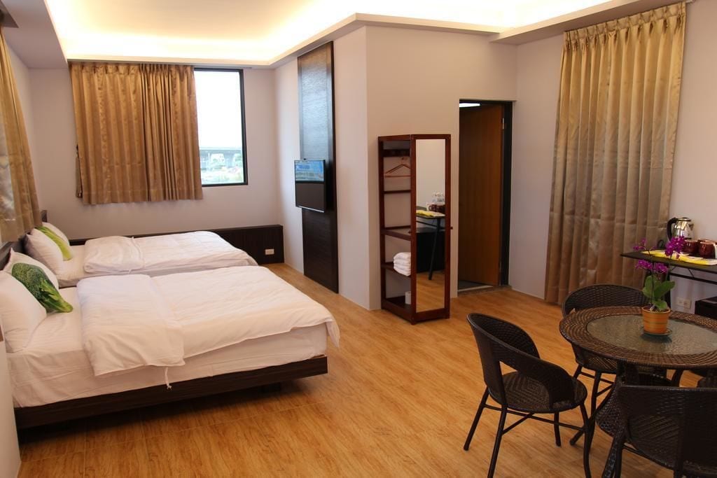 Bureau, rideaux occultants, chambres insonorisées, Wi-Fi gratuit