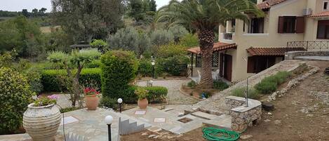 المنطقة المحيطة بالمنشأة