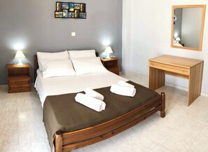 2 chambres, fer et planche Ă repasser, Wi-Fi gratuit, draps fournis