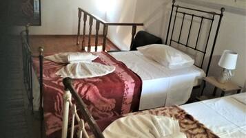 4 quartos, cofres nos quartos, ferros/tábuas de passar roupa, Wi-Fi