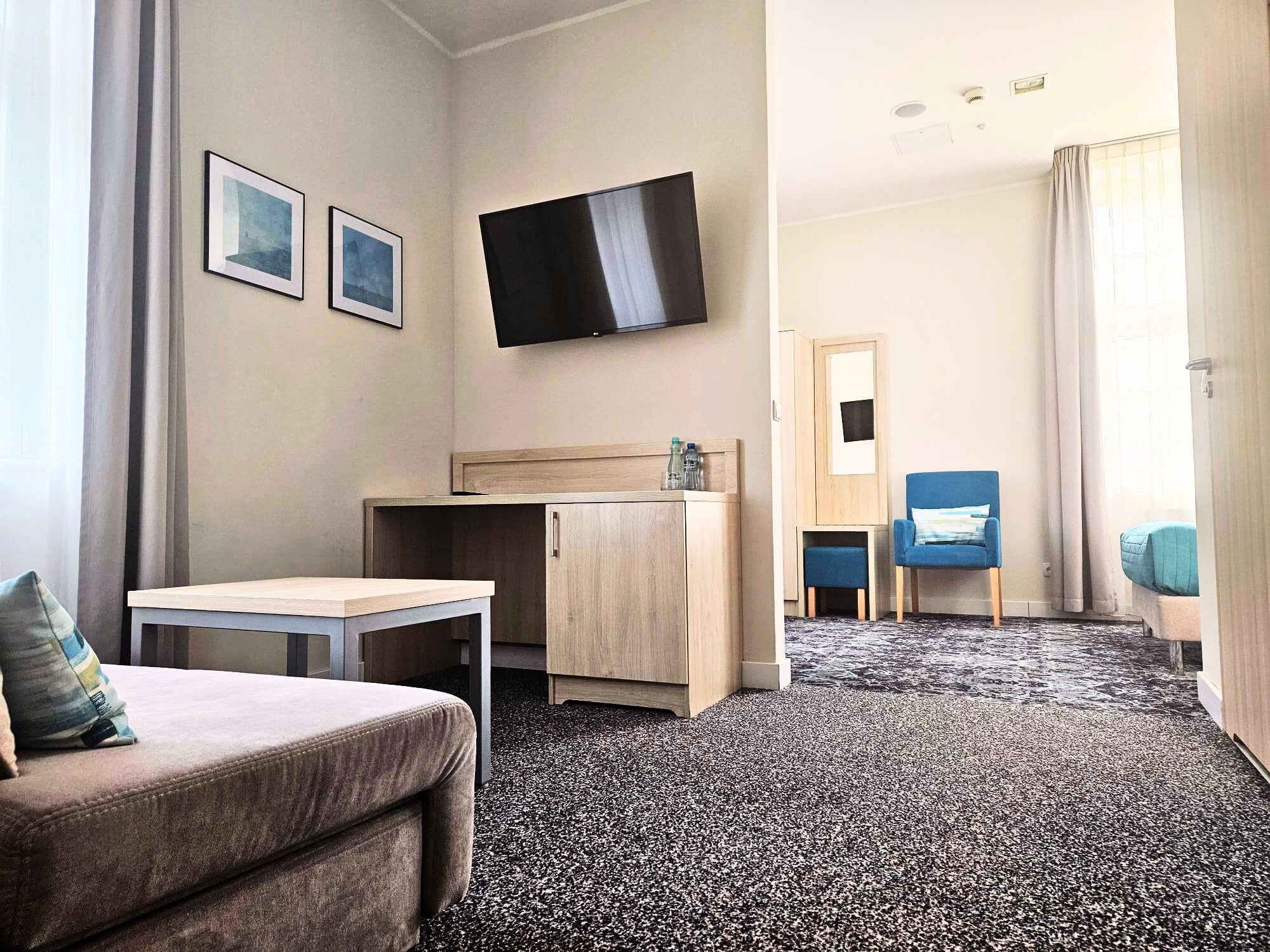 Caja de seguridad en la habitación y cortinas blackout 