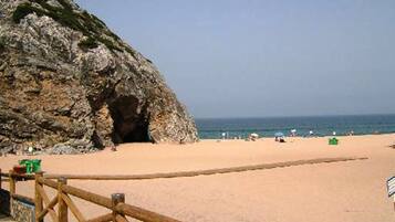 Beach nearby, sun loungers, beach towels