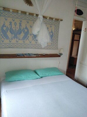 1 chambre, fer et planche à repasser, Wi-Fi gratuit, draps fournis