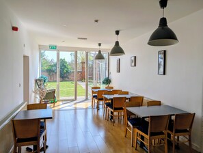 Flat-screen TV - Oscar Lodge (Northampton)