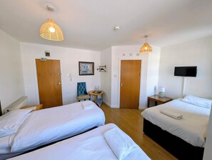 Chambre Triple | Décoration personnalisée, ameublement personnalisé