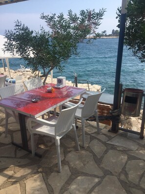 아침 식사 및 점심 식사 제공