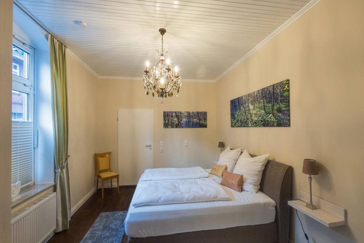 Suite | Soundproofing, iron/ironing board (on request), cribs (surcharge)