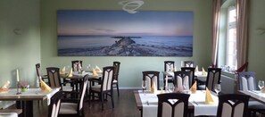 Café da manhã com buffet todos os dias mediante uma taxa