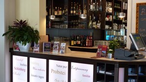Bar (on property) - Hotel Am Rathaus (Schönberg)