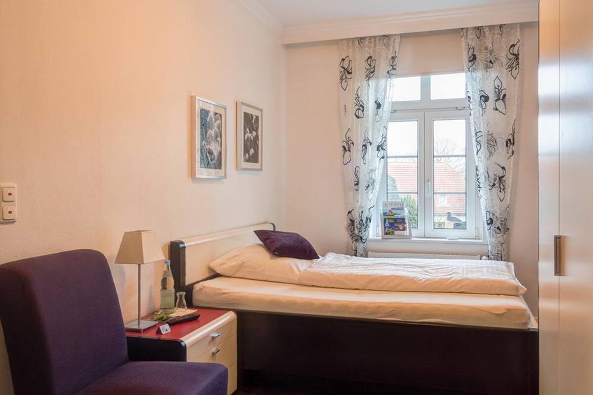 Single Room | Soundproofing, iron/ironing board (on request), cribs (surcharge)