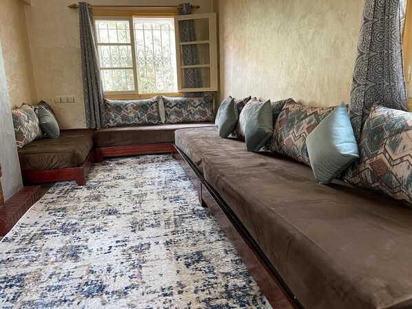 Apartment, 2 Bedrooms | Living area