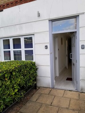 Exterior - Holiday Stay (London)