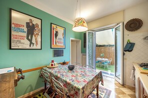 Dining - THE HOME OF JASMINE AND MEDLAR, TO MAKE YOU FEEL AT HOME. (Firenze)