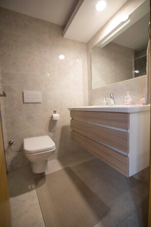 Bathroom - The Urban Getaway  . (Kileleshwa)