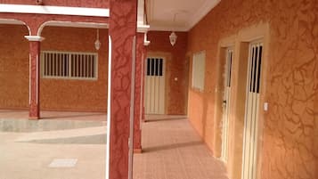 Pintu masuk properti