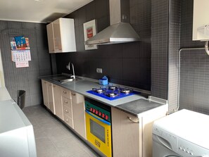 Fridge, microwave, coffee/tea maker, electric kettle - Benidorm Apartment (Benidorm)